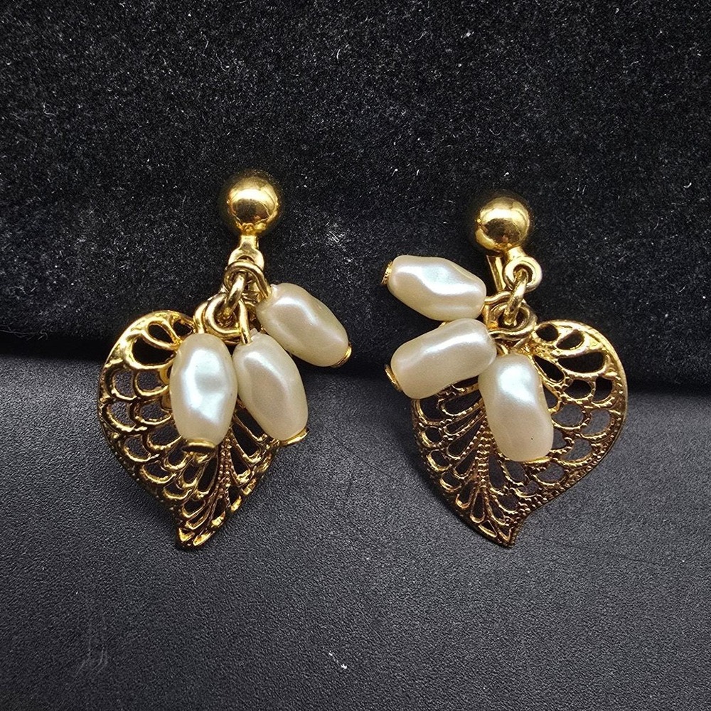 Avon Gold Tone Filigree Leaf Earrings Clip On Faux Pearl Vintage